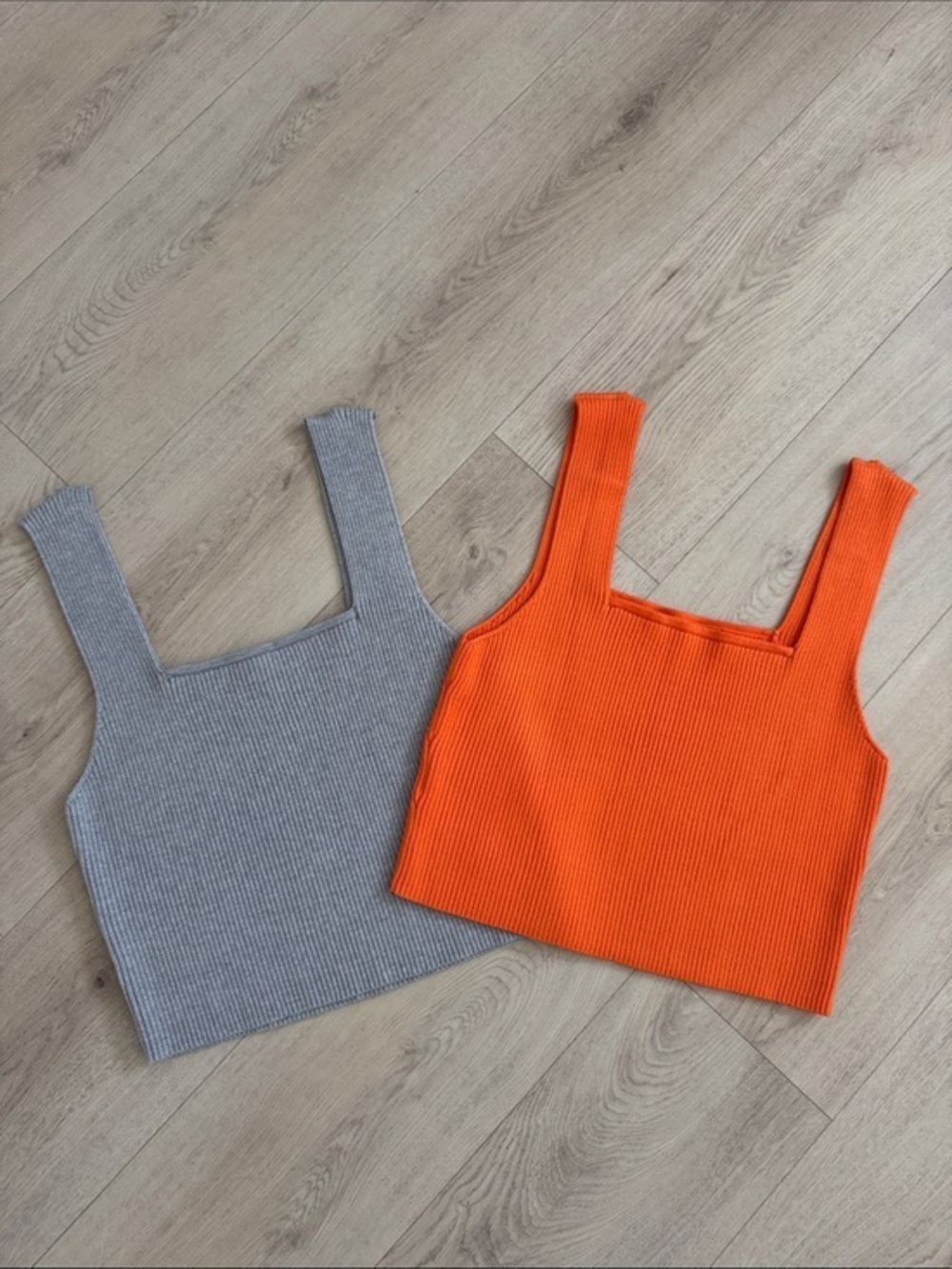 2x knit tops🆕